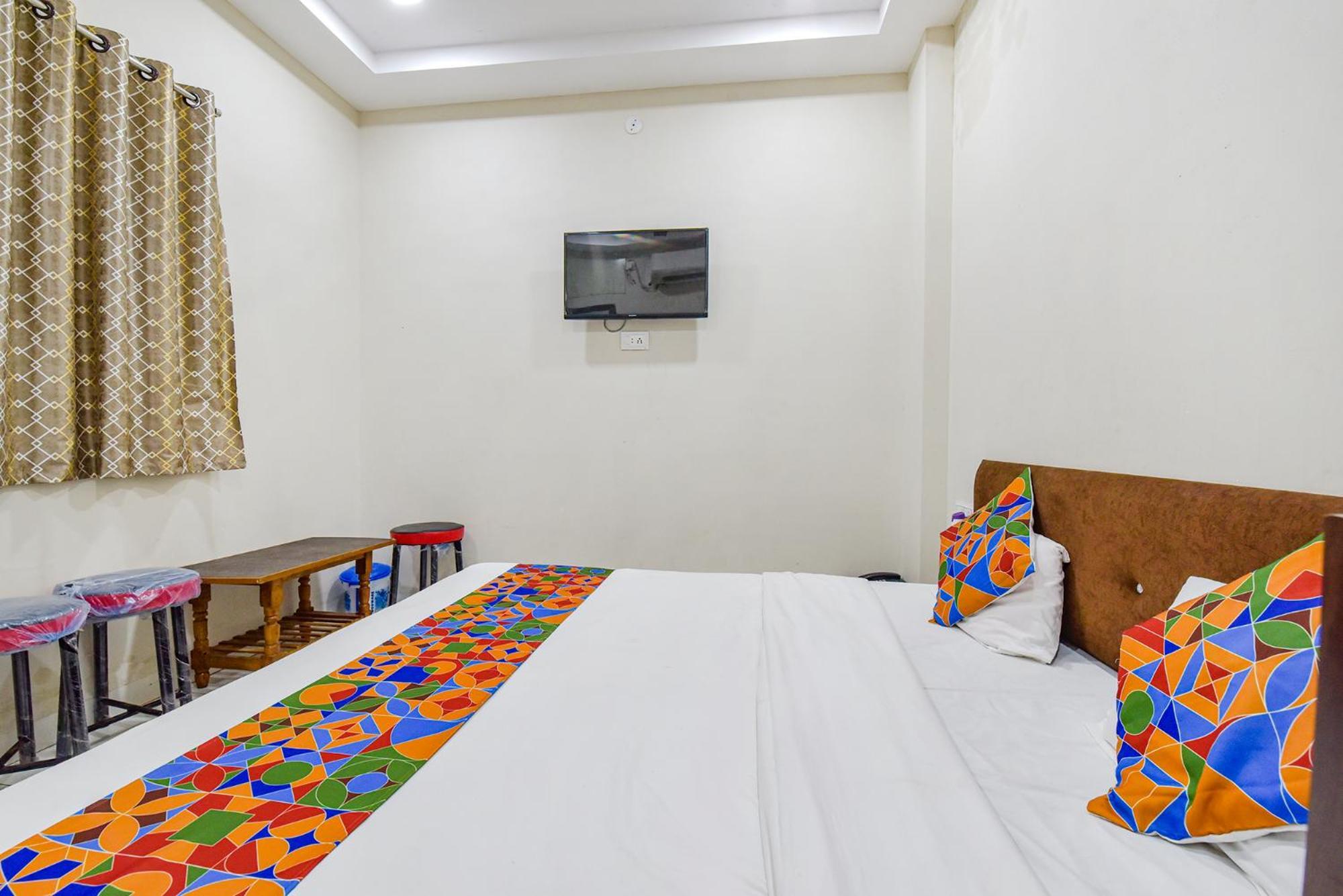 Fabexpress Devani Palace Ujjain Exterior photo
