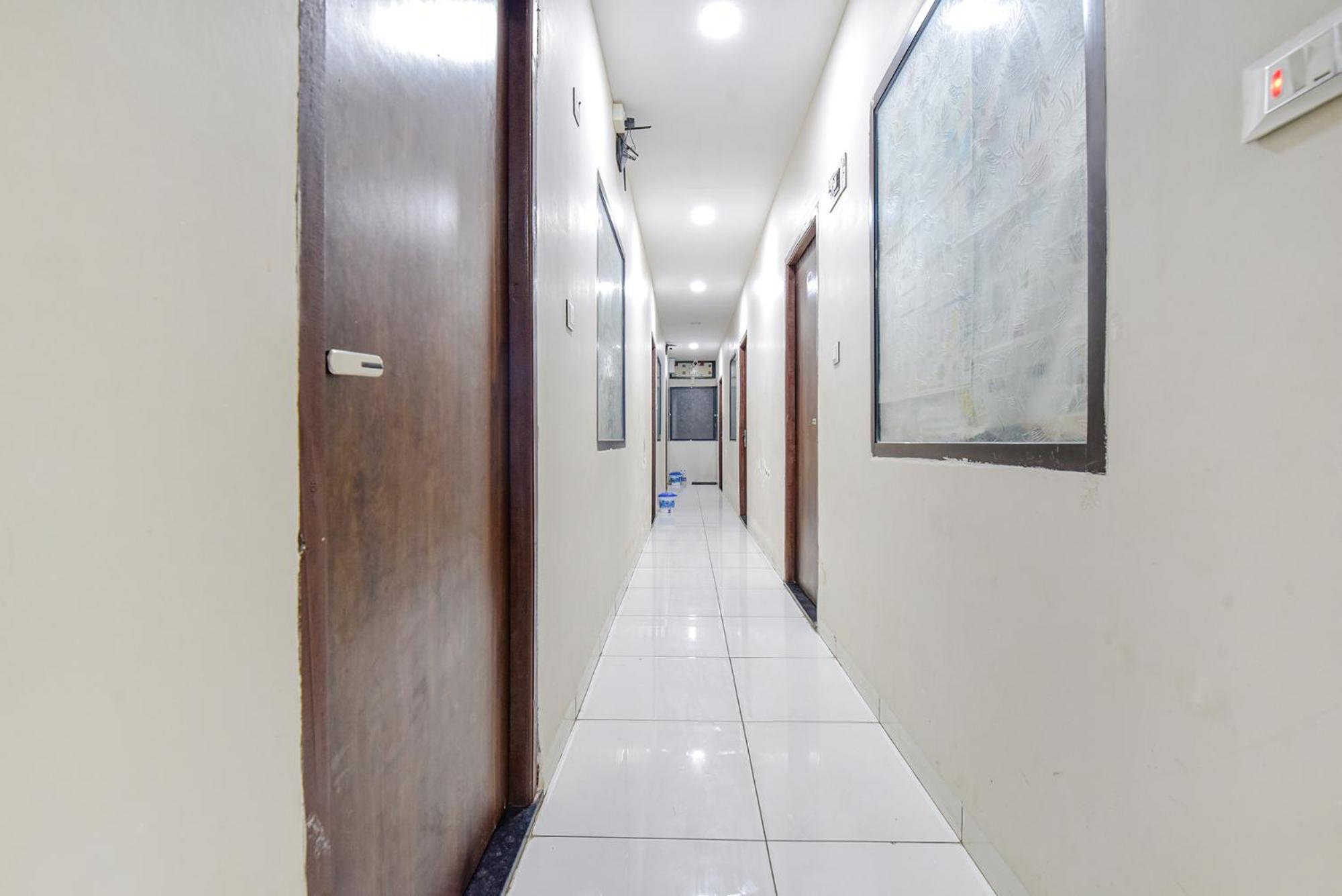 Fabexpress Devani Palace Ujjain Exterior photo